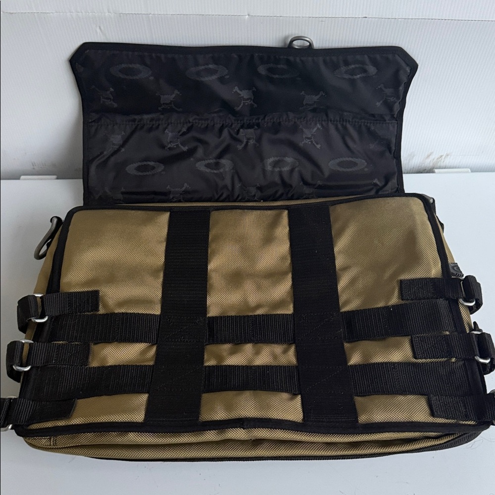 VINTAGE OAKLEY AP TACTICAL MESSENGER LAPTOP BAG MISSING STRAP AND BUCKLES SI - Picture 5 of 15